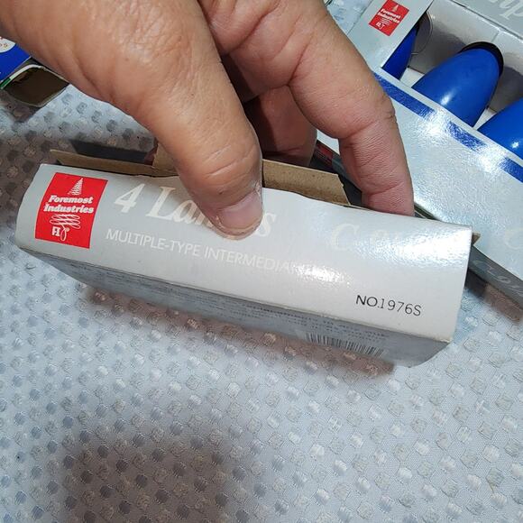 FOREMOST INDUSTRIES SET OF 4 C 9.25 BLUE CHRISTMAS BULB REPLACEMENT 4 BOXES - Picture 2 of 3